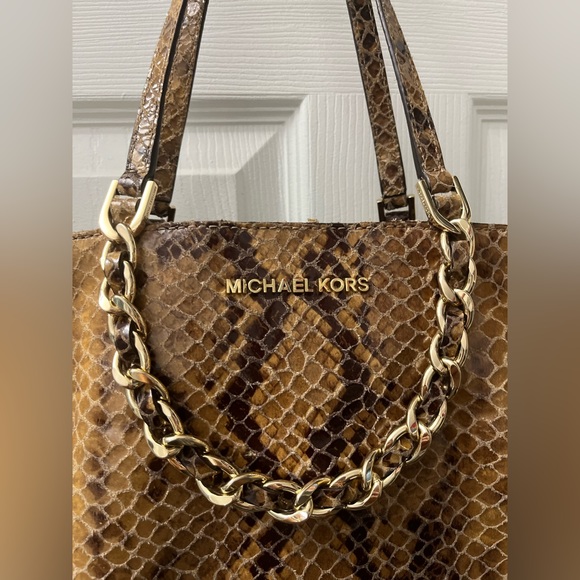 Michael Kors Harper
Sand Snake Leather Large
Tote Bag - Picture 2 of 13